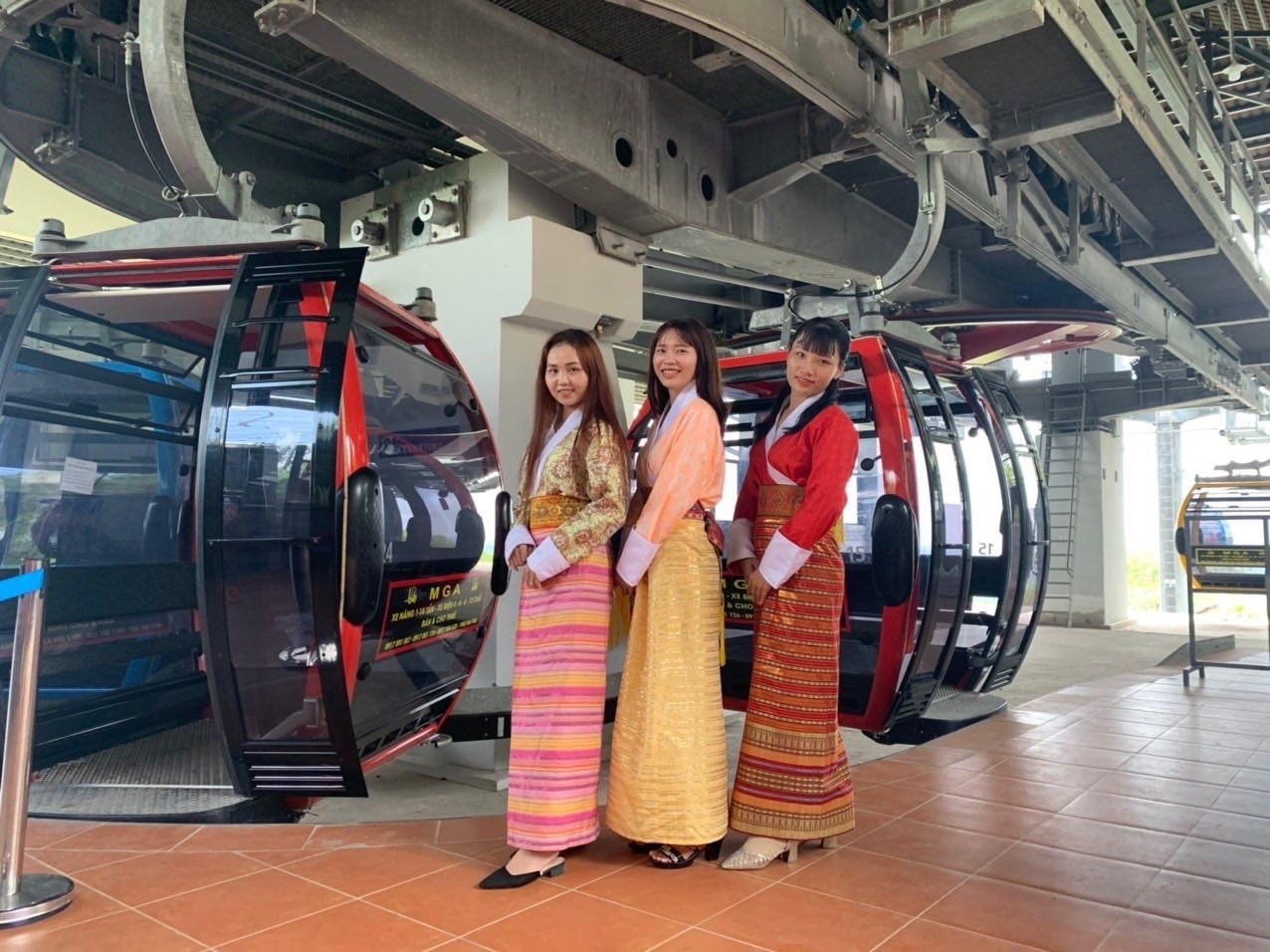 Giới trẻ check in tại khu vực cáp treo