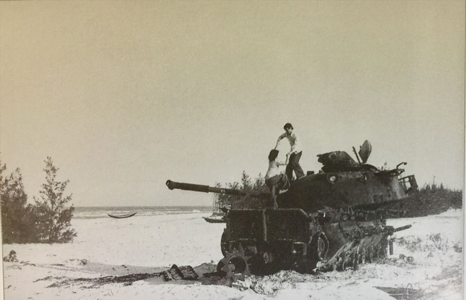 Khát vọng mùa xuân - Cửa Tùng 1973. Ảnh: Trần Mai Hưởng