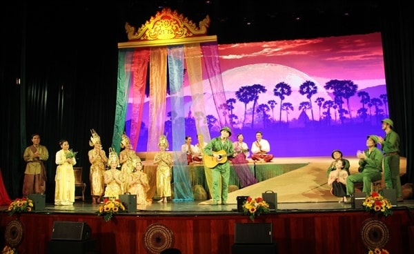 Vở “Bên dòng Long Khốt” của Đoàn Nghệ thuật Cải lương Long An, đoạt giải Xuất sắc tại Liên hoan Cải lương toàn quốc năm 2021 Vở “Bên dòng Long Khốt” của Đoàn Nghệ thuật Cải lương Long An, đoạt giải Xuất sắc tại Liên hoan Cải lương toàn quốc năm 2021