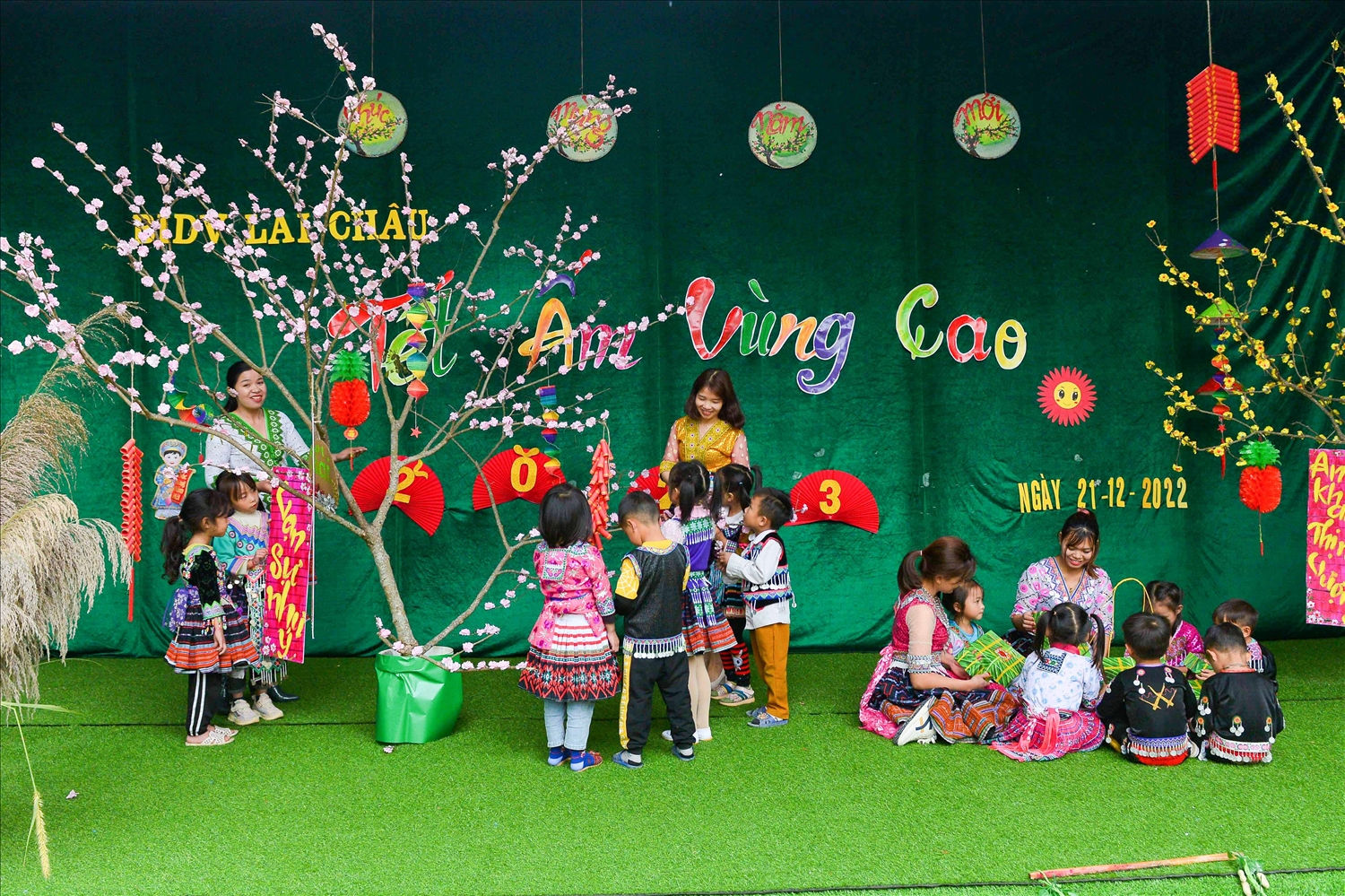 “Tết ấm vùng cao” là chủ đề được cô và trò Trường Mầm Non xã Tả Lèng duy trì nhiều năm qua