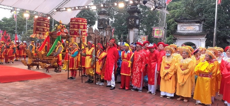Các đội chuẩn bị tế lễ.