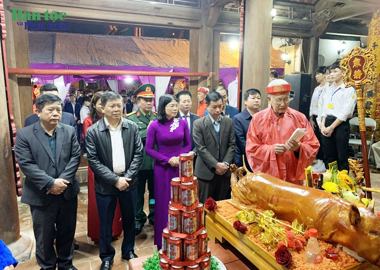 Lãnh đạo huyện Đầm Hà dâng lễ cáo trạng