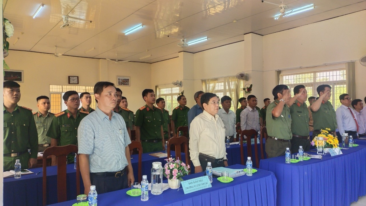 Quang cảnh buổi khai giang lớp học tiếng Khmer