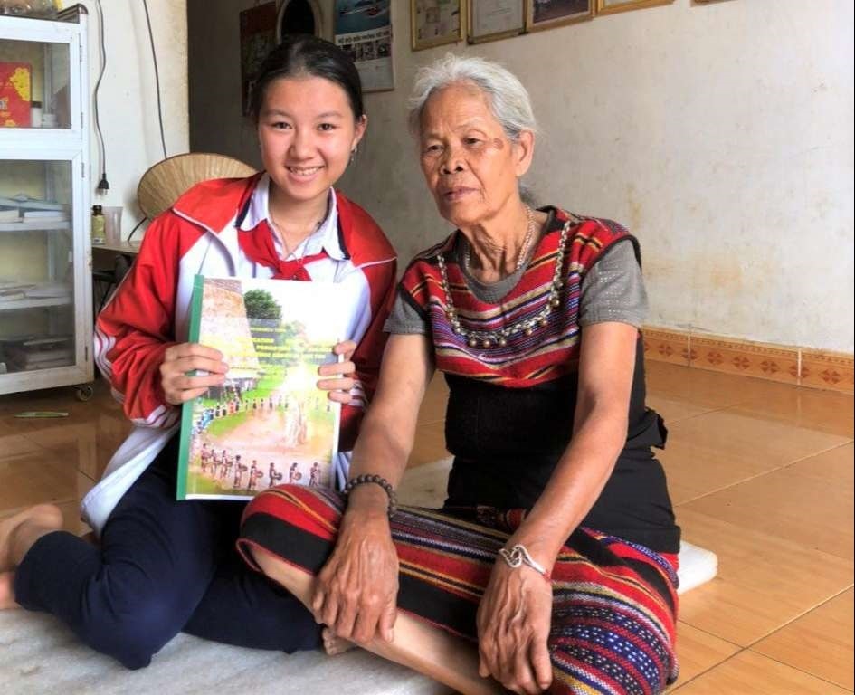 Thùy Trang tự hào về ấn phẩm số 4.0 trong dự án. Ảnh: NS