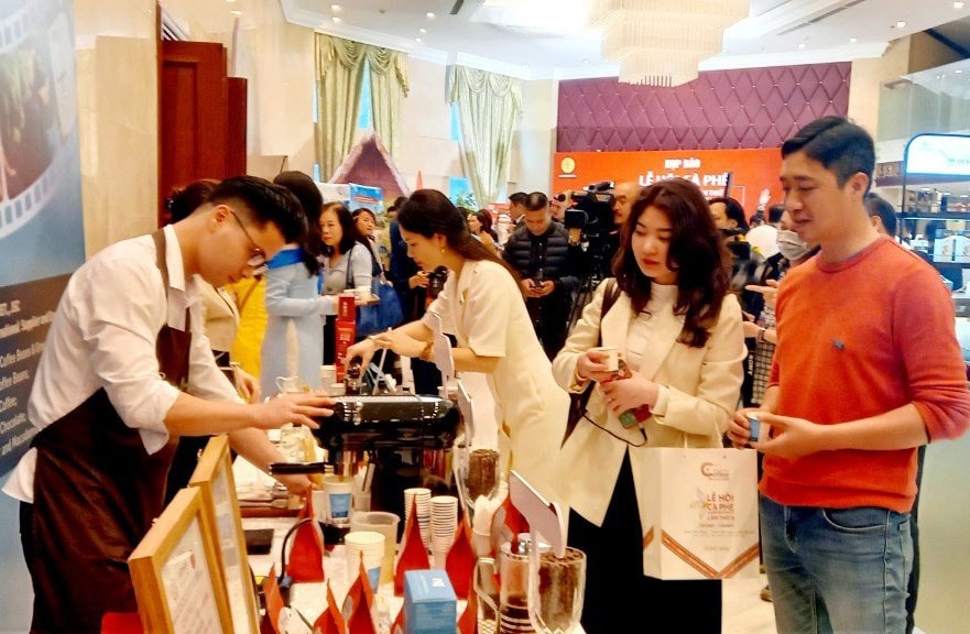 Các sản phẩm cà phê của Đăk Lăk được trưng bày, giới thiệu tại buổi Họp báo