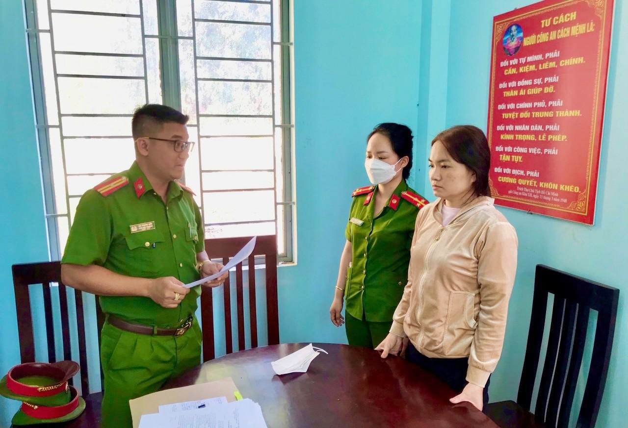 Nguyễn Thị Dung bị khởi tố, bắt tạm giam để điều tra Nguyễn Thị Dung bị khởi tố, bắt tạm giam để điều tra