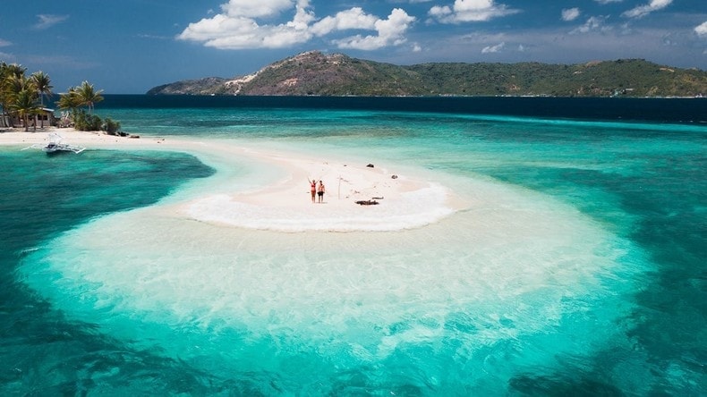 Hòn đảo nhỏ Romblon - một trong những địa điểm ngắm cả bình minh và hoàng hôn tuyệt đẹp ở Philippines. (Ảnh: thecoastalcampaign) Hòn đảo nhỏ Romblon - một trong những địa điểm ngắm cả bình minh và hoàng hôn tuyệt đẹp ở Philippines. (Ảnh: thecoastalcampaign)