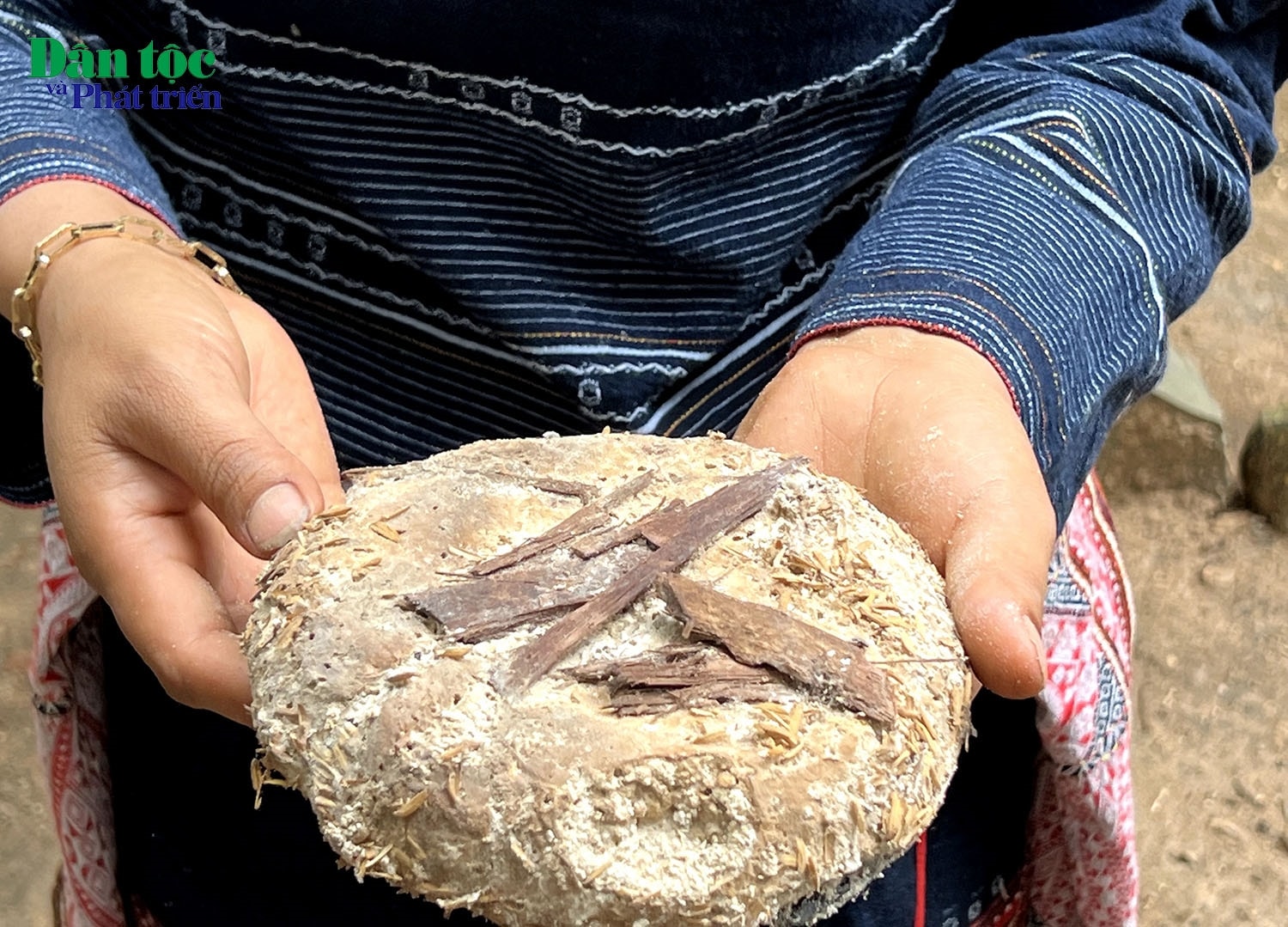 Một chiếc bánh men truyền thống