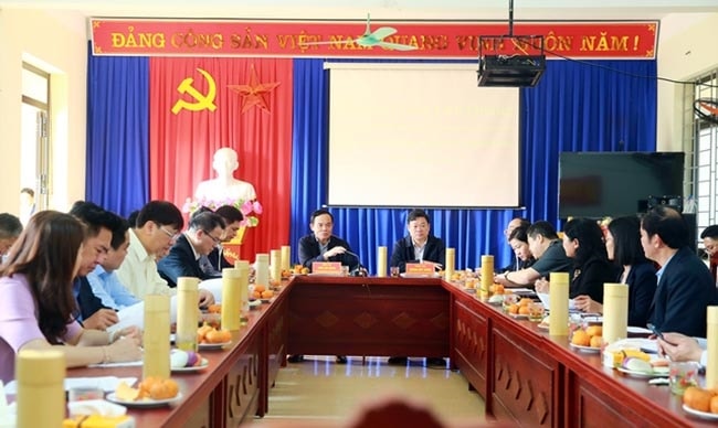 Phó Thủ tướng Trần Lưu Quang làm việc với huyện Ngân Sơn về tình hình phát triển kinh tế - xã hội và thực hiện các Chương trình MTQG trên địa bàn huyện. (Ảnh: VGP/Hải Minh)