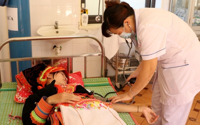 Việc tăng cường nguồn nhân lực chất lượng cao về tuyến cơ sở giúp người dân ở vùng sâu, vùng xa được tiếp cận các dịch vụ y tế có chất lượng, hạn chế chuyển tuyến điều trị không cần thiết