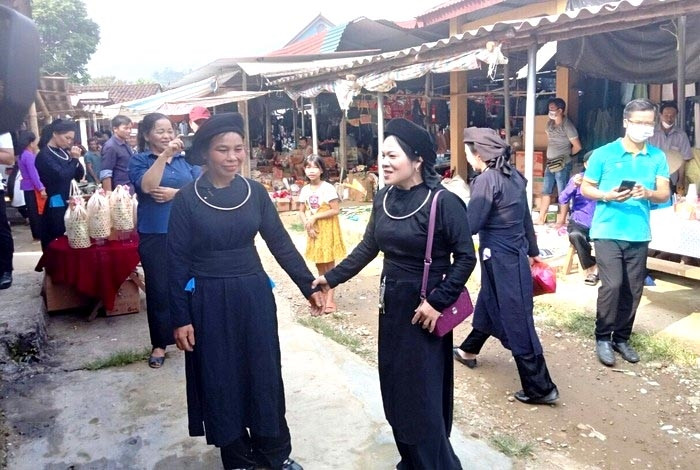 Giao lưu Lượn cọi tại chợ phiên xã Công Bằng
