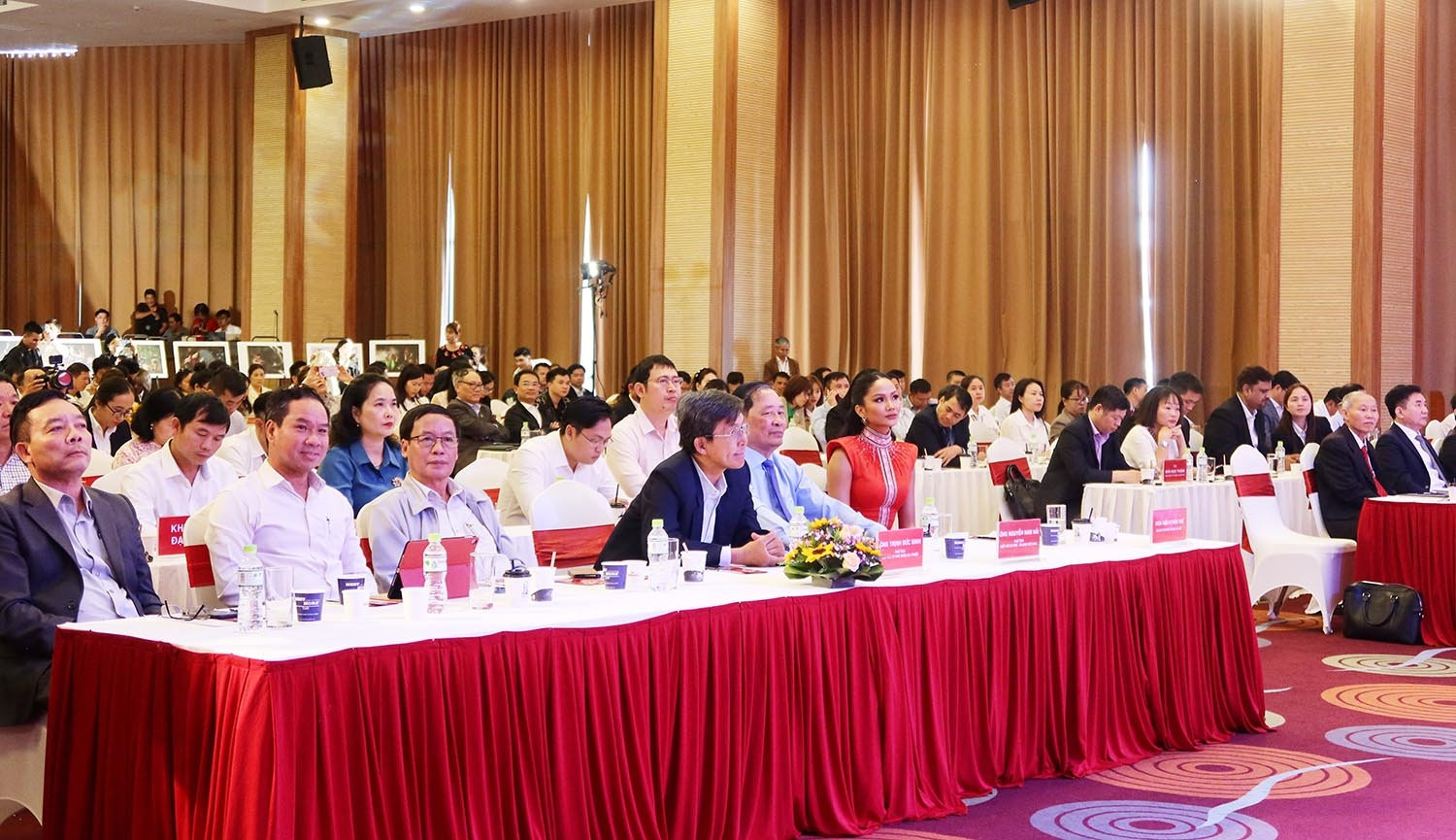 Các đại biểu tham dự Họp báo