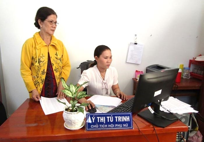 Chị Lý Thị Tú Trinh (dân tộc Khmer) là Chủ tịch Hội Liên hiệp Phụ nữ phường Trường Lạc, quận Ô Môn, Thành phố Cần Thơ. Ảnh: baocantho.com.vn Chị Lý Thị Tú Trinh (dân tộc Khmer) là Chủ tịch Hội Liên hiệp Phụ nữ phường Trường Lạc, quận Ô Môn, Thành phố Cần Thơ. Ảnh: baocantho.com.vn