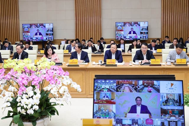 TỔNG THUẬT: Thủ tướng chủ trì Hội nghị toàn quốc đôn đốc đẩy mạnh giải ngân đầu tư công và thực hiện Chương trình phục hồi, phát triển KTXH - Ảnh 4. TỔNG THUẬT: Thủ tướng chủ trì Hội nghị toàn quốc đôn đốc đẩy mạnh giải ngân đầu tư công và thực hiện Chương trình phục hồi, phát triển KTXH - Ảnh 4.
