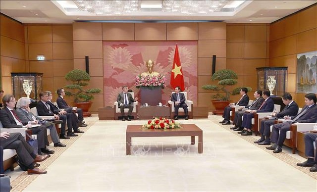 Chủ tịch Quốc hội tiếp Chủ tịch Ủy ban Đối ngoại Nghị viện châu Âu - Ảnh 2. Chủ tịch Quốc hội tiếp Chủ tịch Ủy ban Đối ngoại Nghị viện châu Âu - Ảnh 2.