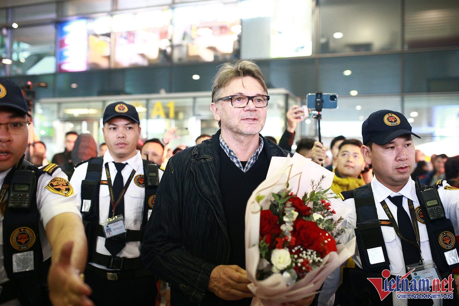 HLV Philippe Troussier có mặt tại Việt Nam