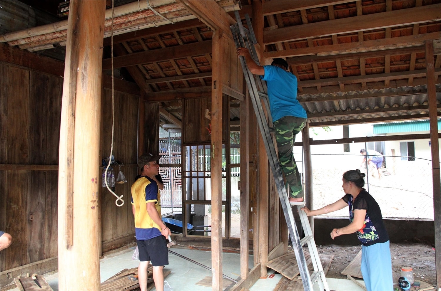 Nhà bà Ngân Thị Tâm ở bản Hòa Sơn cũng được dựng lại sau lũ