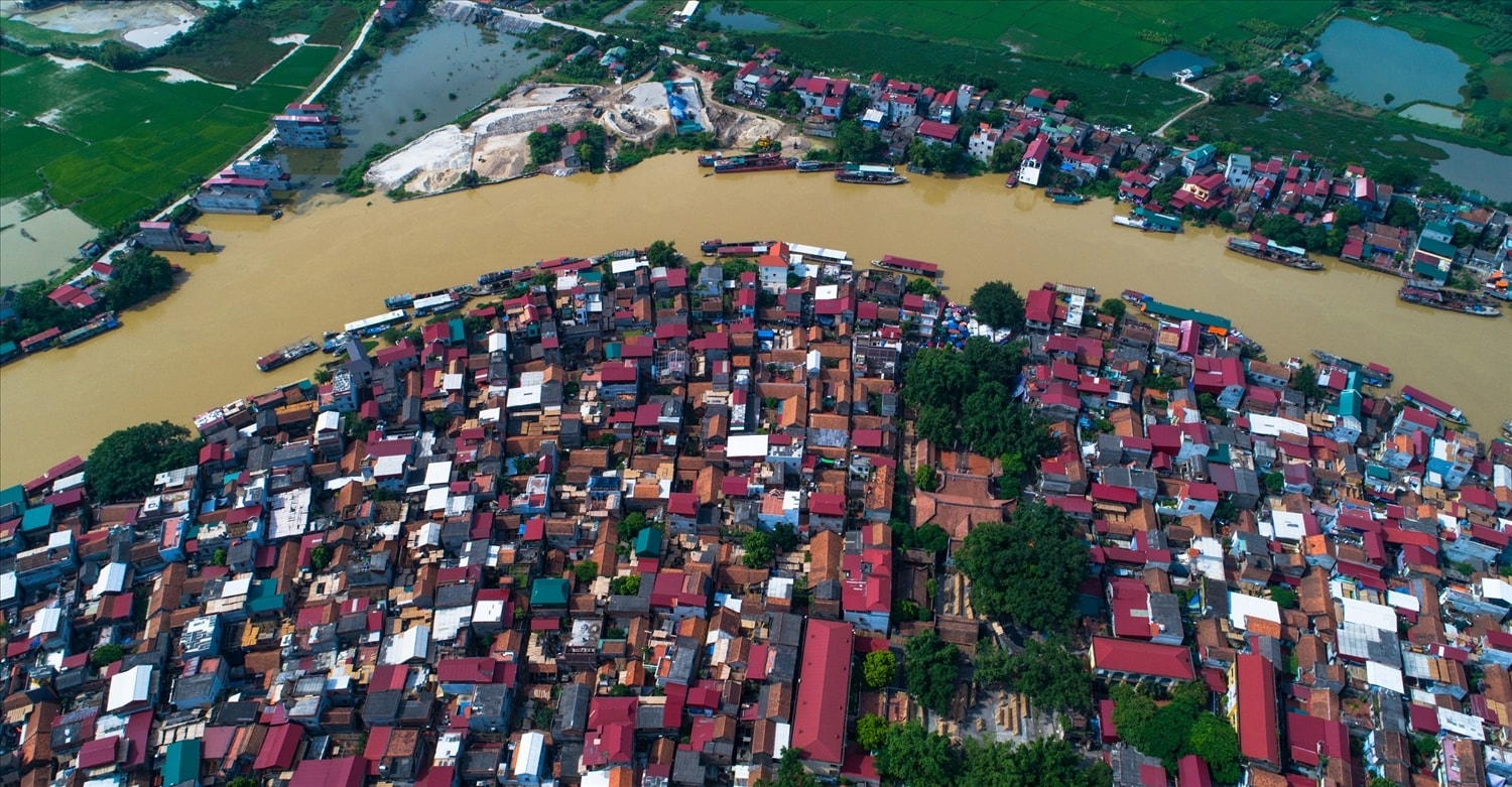 Làng Thổ Hà ba mặt giáp sông Cầu 