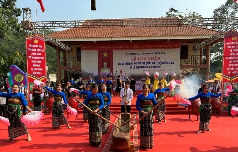Tiết mục văn nghệ đặc sắc chào mừng buổi Lễ 