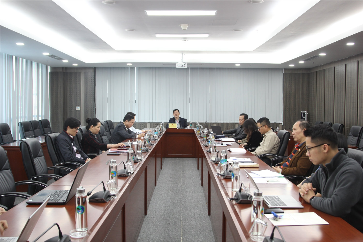 Quang cảnh cuộc họp