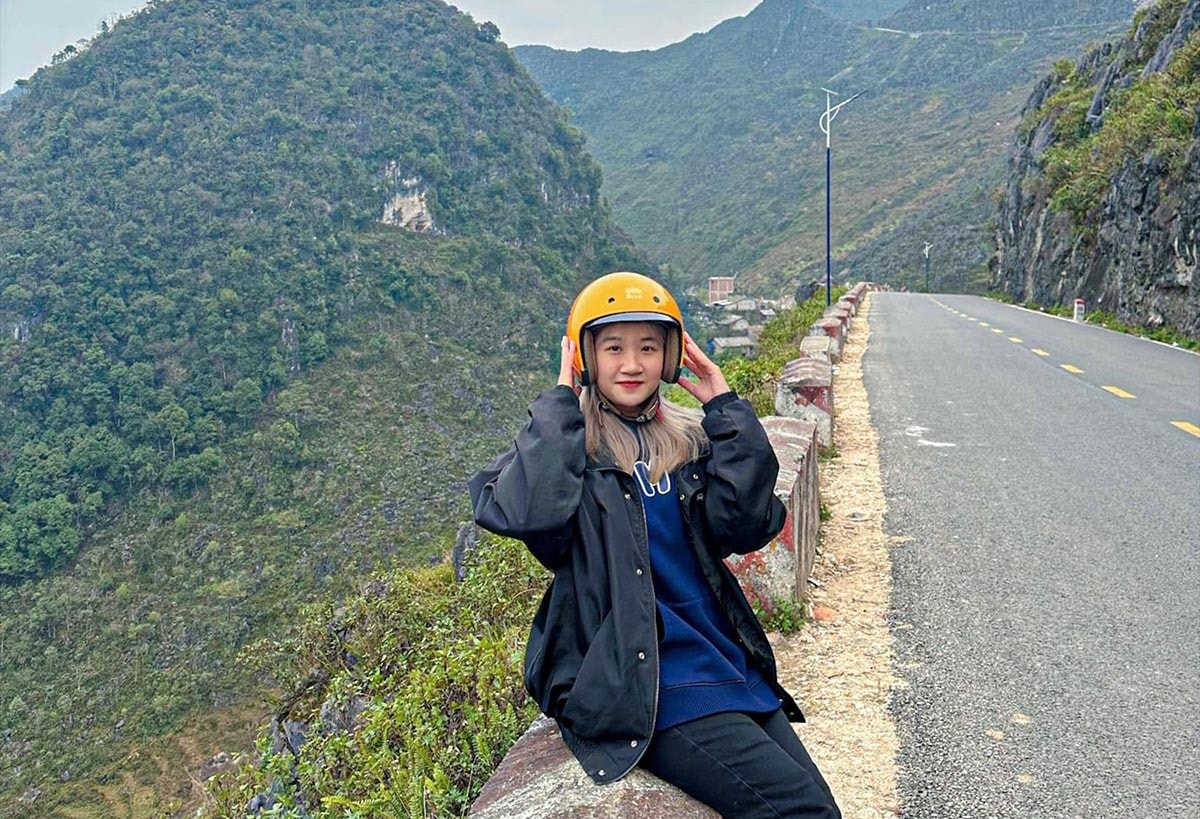 Mặc dù không được gia đình ủng hộ, cô gái 22 tuổi quyết định ra ở riêng, độc lập theo đuổi niềm đam mê xê dịch của mình