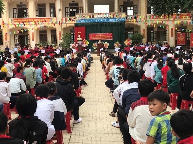 Một buổi tuyên truyền về phòng chống tảo hôn và hôn nhân cận huyết cho học sinh miền núi Nghệ An Một buổi tuyên truyền về phòng chống tảo hôn và hôn nhân cận huyết cho học sinh miền núi Nghệ An