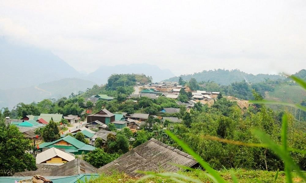 Tảo hôn và hôn nhân cận huyết còn tồn tại dưới những bản làng vùng cao huyện Kỳ Sơn Tảo hôn và hôn nhân cận huyết còn tồn tại dưới những bản làng vùng cao huyện Kỳ Sơn