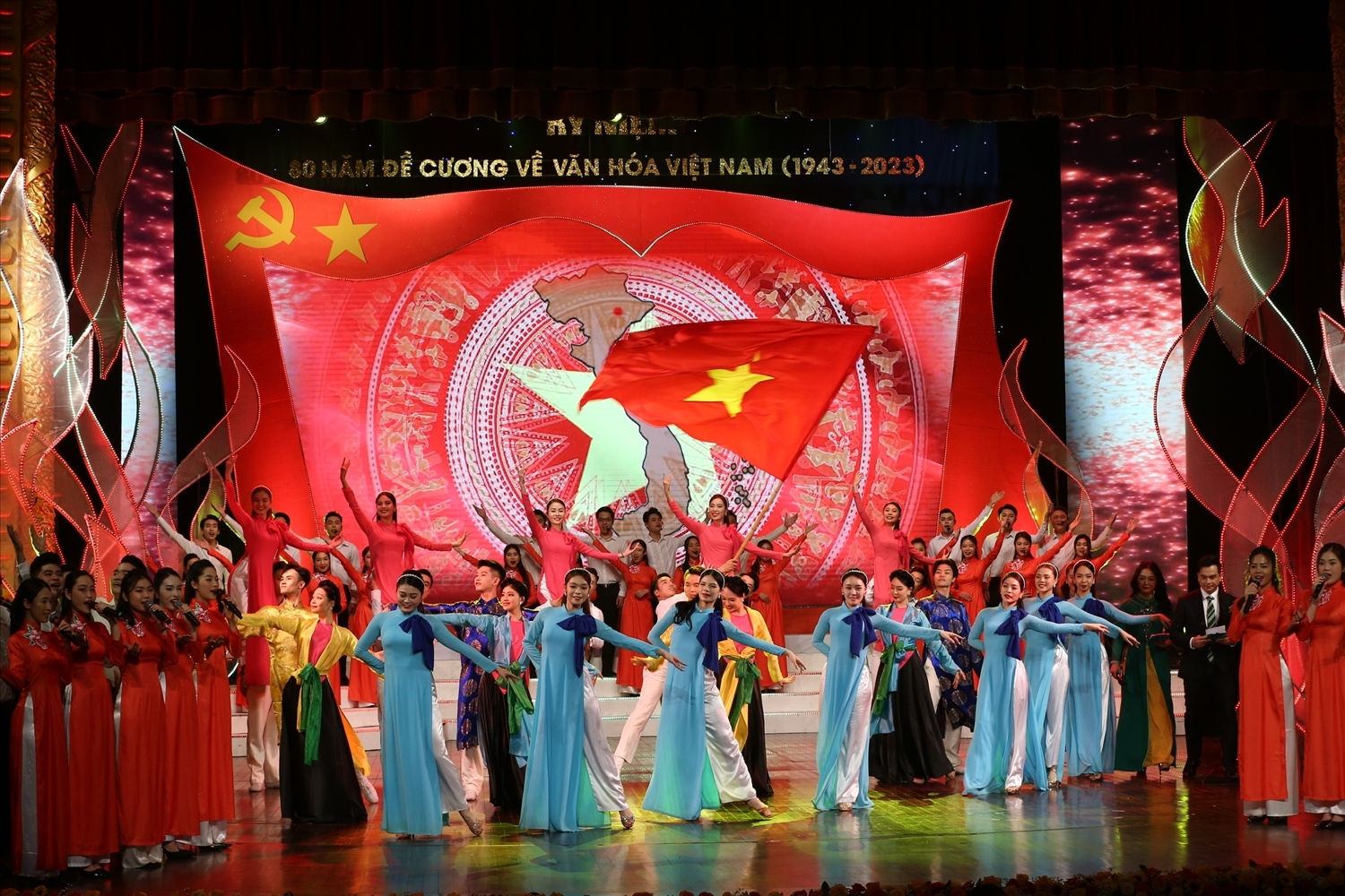 Chương trình nghệ thuật đặc biệt chào mừng Kỷ niệm 80 năm ra đời Đề cương về văn hóa Việt Nam 13
