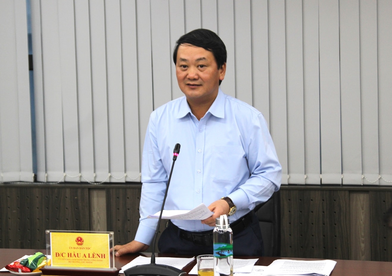 Bộ trưởng, Chủ nhiệm UBDT Hầu A Lềnh chủ trì cuộc họp