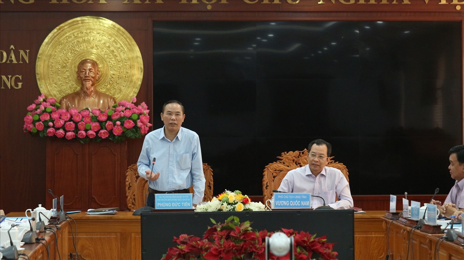 Thứ trưởng Phùng Đức Tiến phát biểu chỉ đạo tại buổi làm việc