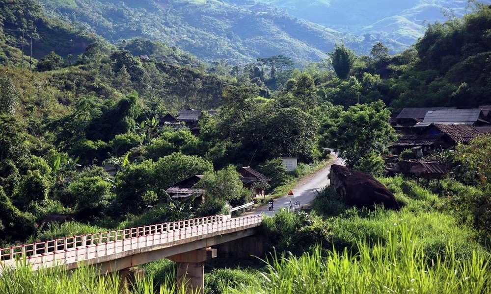 Đường vào bản Buộc Mú