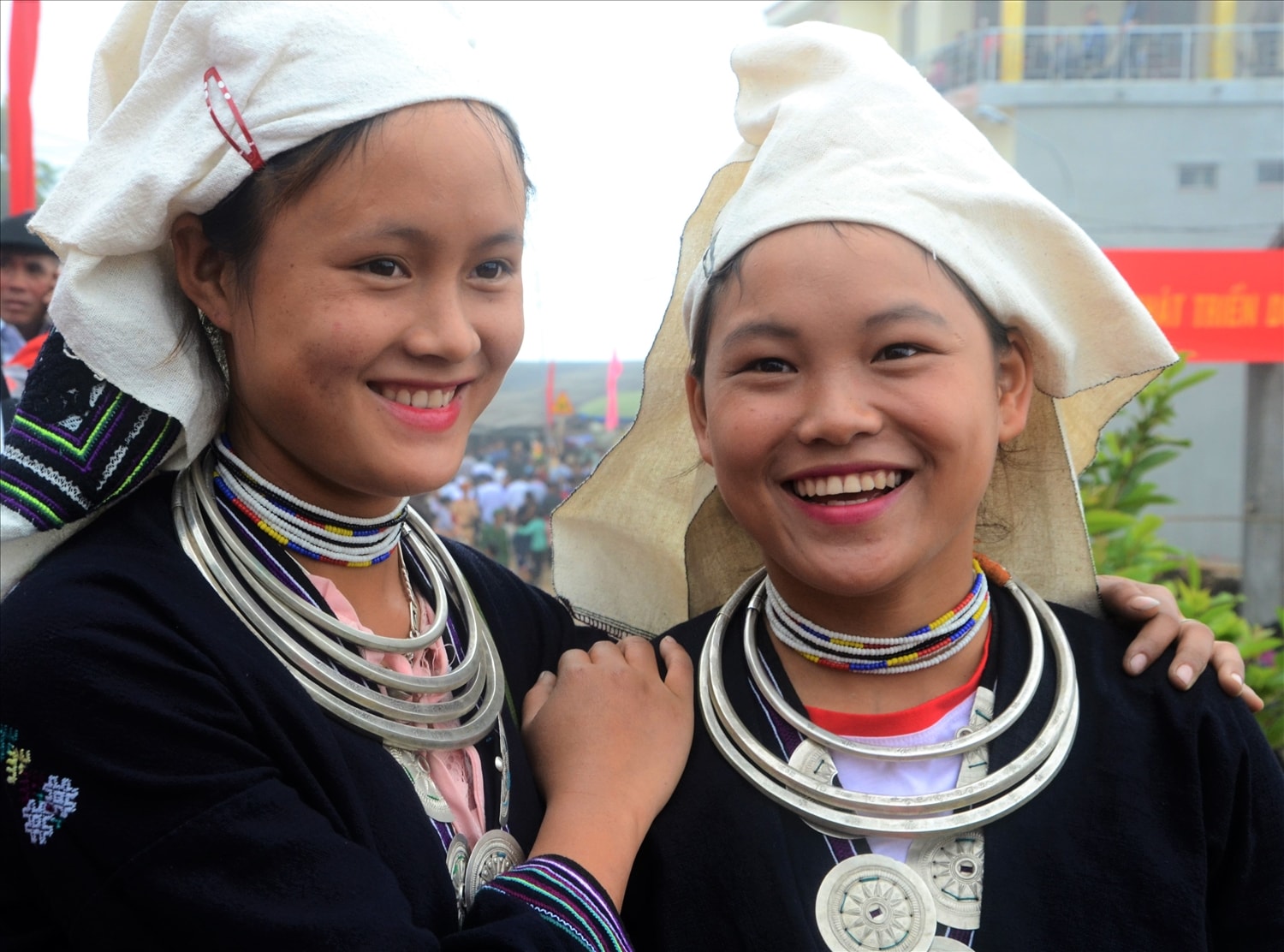 Nụ cười thiếu nữ Dao Tiền