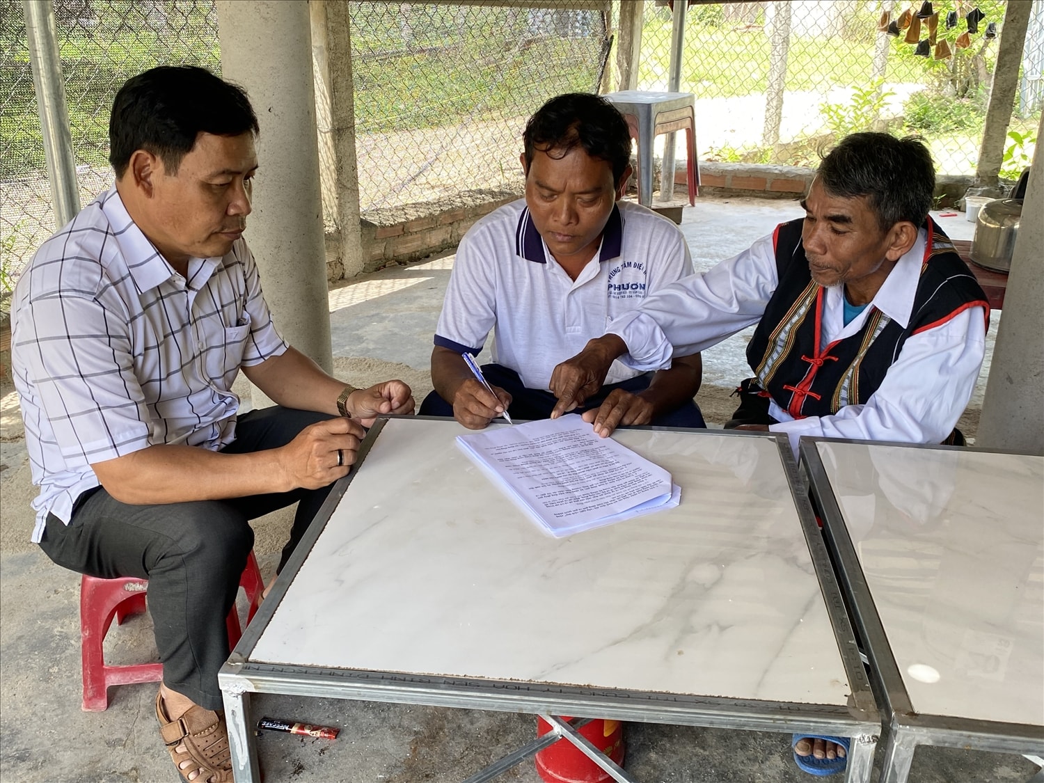 Phòng Dân tộc huyện Vân Canh vận động Người có uy tín tham gia phòng chống tảo hôn