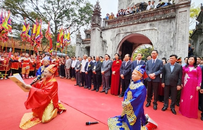 Đại diện lãnh đạo Trung ương và lãnh đạo tỉnh Thanh Hóa dự nghi lễ tại Đền Bà Triệu Đại diện lãnh đạo Trung ương và lãnh đạo tỉnh Thanh Hóa dự nghi lễ tại Đền Bà Triệu