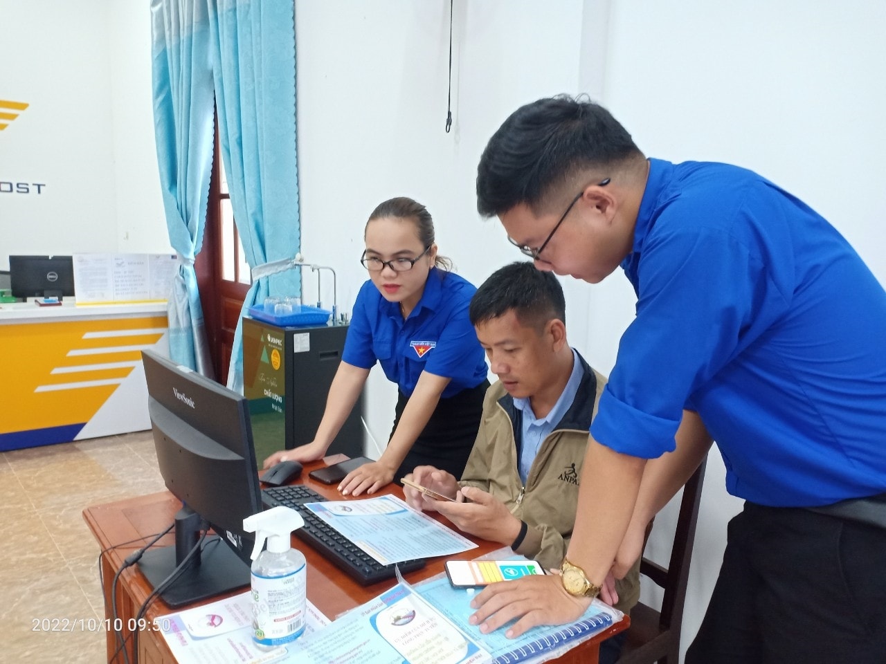 Tổ xung kích trong công tác chuyển đổi số của huyện Bắc Trà My