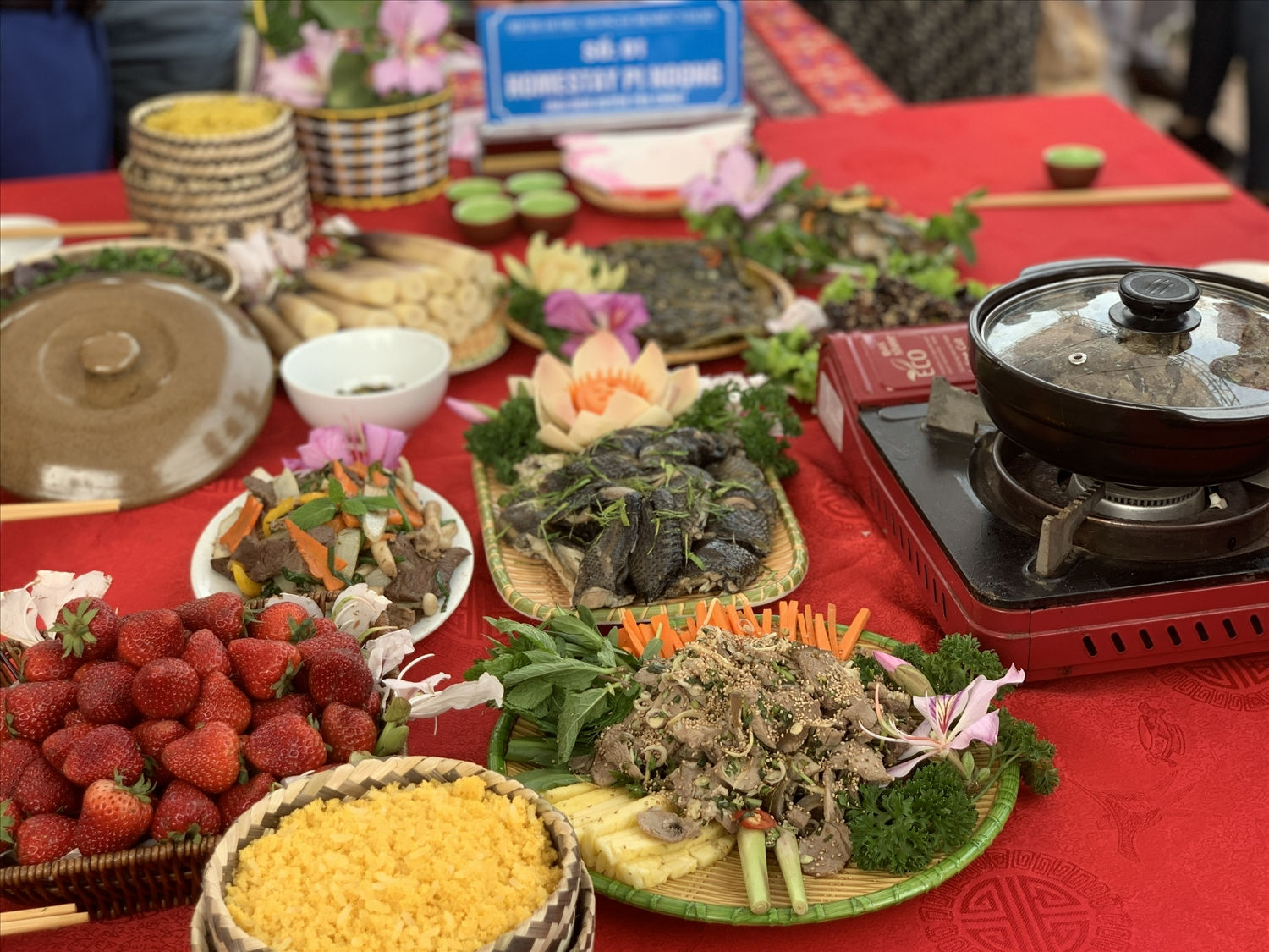 Nhiều món ăn dân dã được tạo thành từ các nguyên liệu địa phương