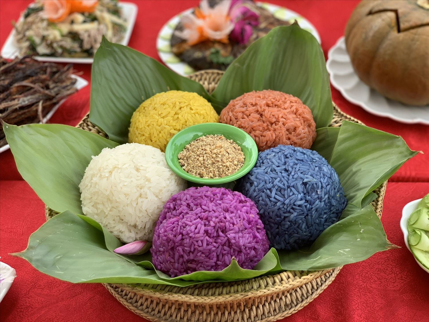 Nhiều món ăn dân dã được tạo thành từ các nguyên liệu địa phương