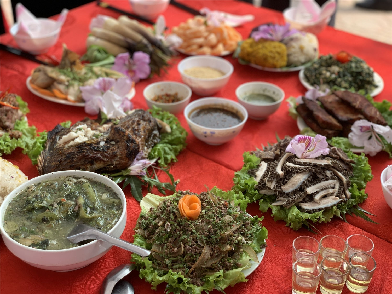 Nhiều món ăn dân dã được tạo thành từ các nguyên liệu địa phương
