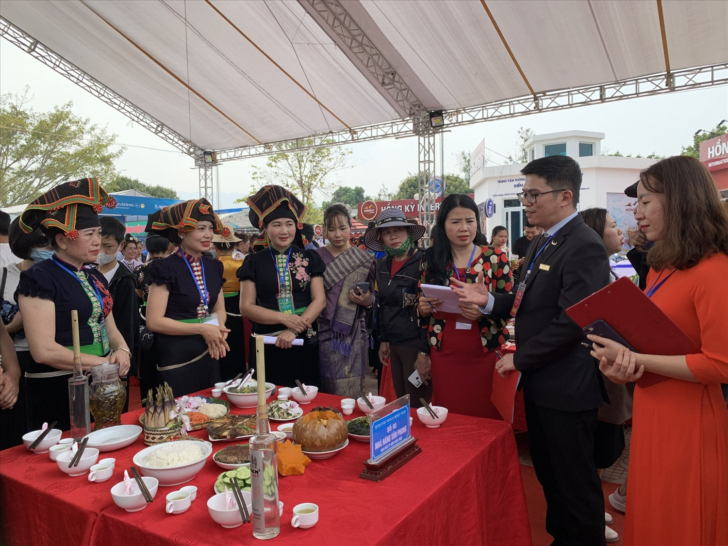 Ban Giám khảo của Hội thi sẽ trực tiếp lắng nghe thuyết trình và đưa ra kết quả cuối cùng vào 15h chiều ngày 12/3