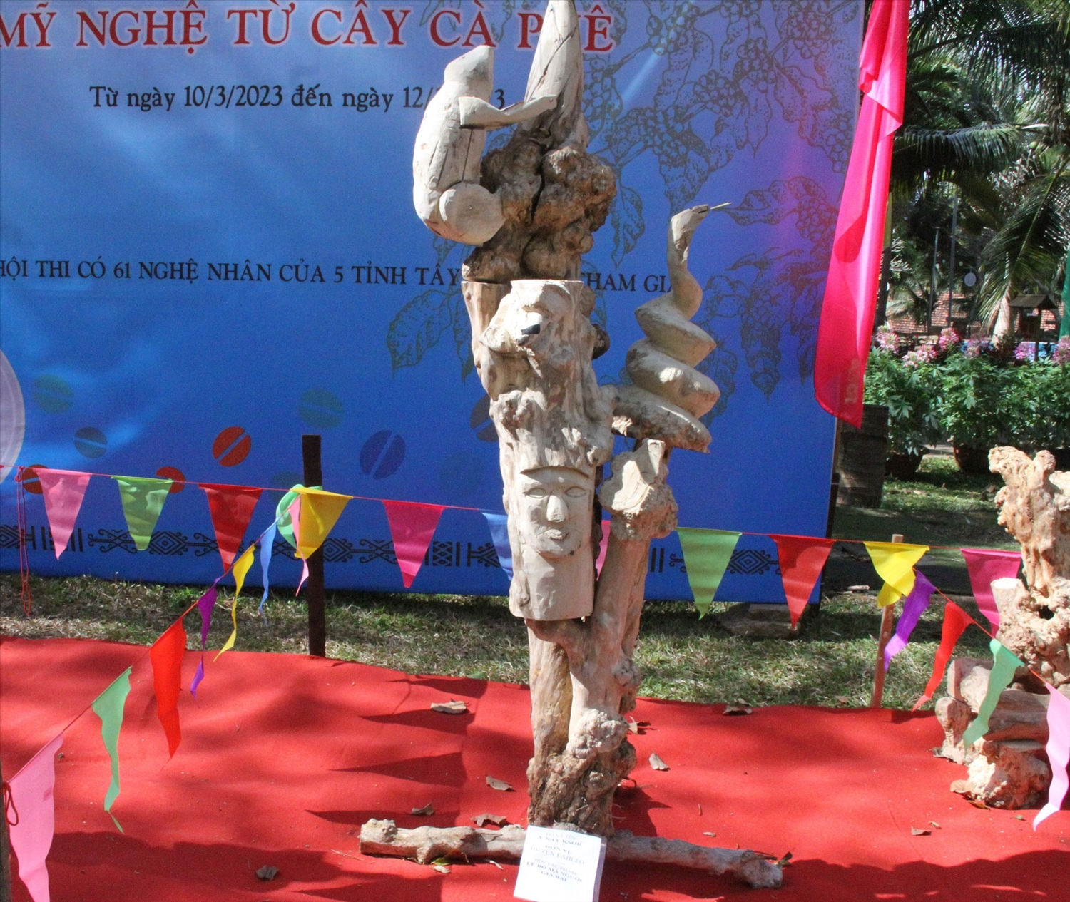 Tượng gỗ dùng trong lễ bỏ mã của đồng bào Gia Rai ở huyện Ea H’Leo Tượng gỗ dùng trong lễ bỏ mã của đồng bào Gia Rai ở huyện Ea H’Leo