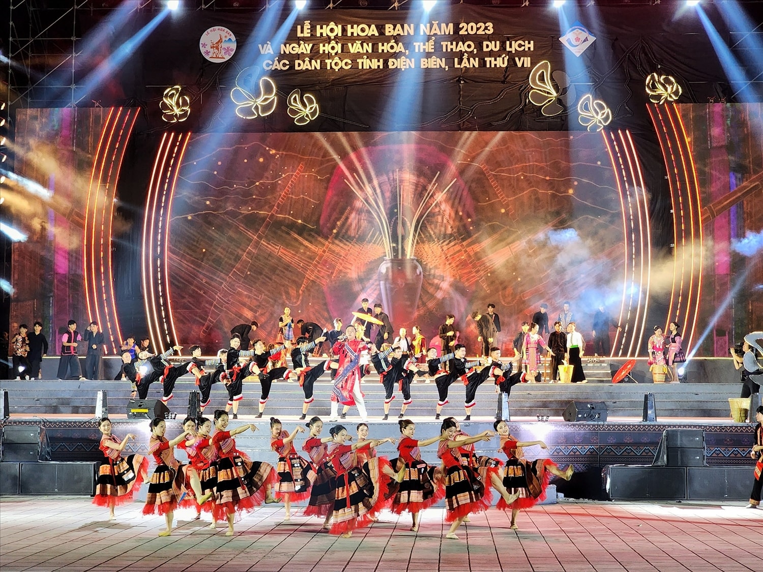 Lễ hội Hoa Ban đã trở thành một thương hiệu du lịch đặc sắc riêng có của tỉnh Điện Biên Lễ hội Hoa Ban đã trở thành một thương hiệu du lịch đặc sắc riêng có của tỉnh Điện Biên
