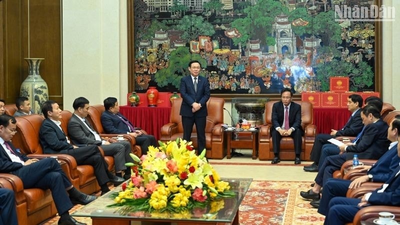 Chủ tịch Quốc hội Vương Đình Huệ phát biểu tại buổi làm việc với lãnh đạo chủ chốt tỉnh Hưng Yên. (Ảnh: Duy Linh) Chủ tịch Quốc hội Vương Đình Huệ phát biểu tại buổi làm việc với lãnh đạo chủ chốt tỉnh Hưng Yên. (Ảnh: Duy Linh)