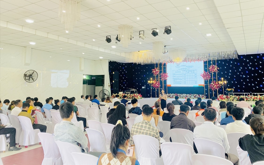 Lớp tập huấn đào tạo, nâng cao năng lực cho cộng đồng và cán bộ ở các cấp về triển khai Chương trình MTQG do Ban Dân tộc Thừa Thiên Huế tổ chức tại huyện A Lưới.