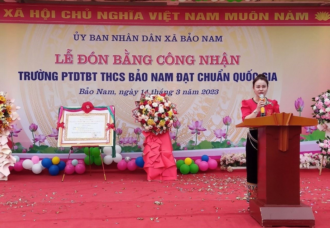 Đồng chí Vi Thị Quyên, Phó Chủ tịch UBND huyện Kỳ Sơn phát biểu chúc mừng Trường Phổ thông Dân tộc bán trú Bảo Nam tại buổi lễ đón trường chuẩn Quốc gia mức độ 1 Đồng chí Vi Thị Quyên, Phó Chủ tịch UBND huyện Kỳ Sơn phát biểu chúc mừng Trường Phổ thông Dân tộc bán trú Bảo Nam tại buổi lễ đón trường chuẩn Quốc gia mức độ 1