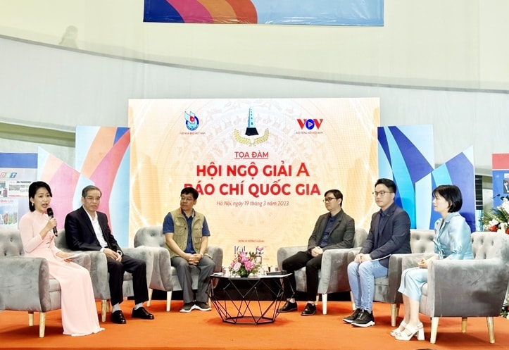 Các tác giả đoạt giải A hội ngộ, chia sẻ, giao lưu tại Tọa đàm Các tác giả đoạt giải A hội ngộ, chia sẻ, giao lưu tại Tọa đàm