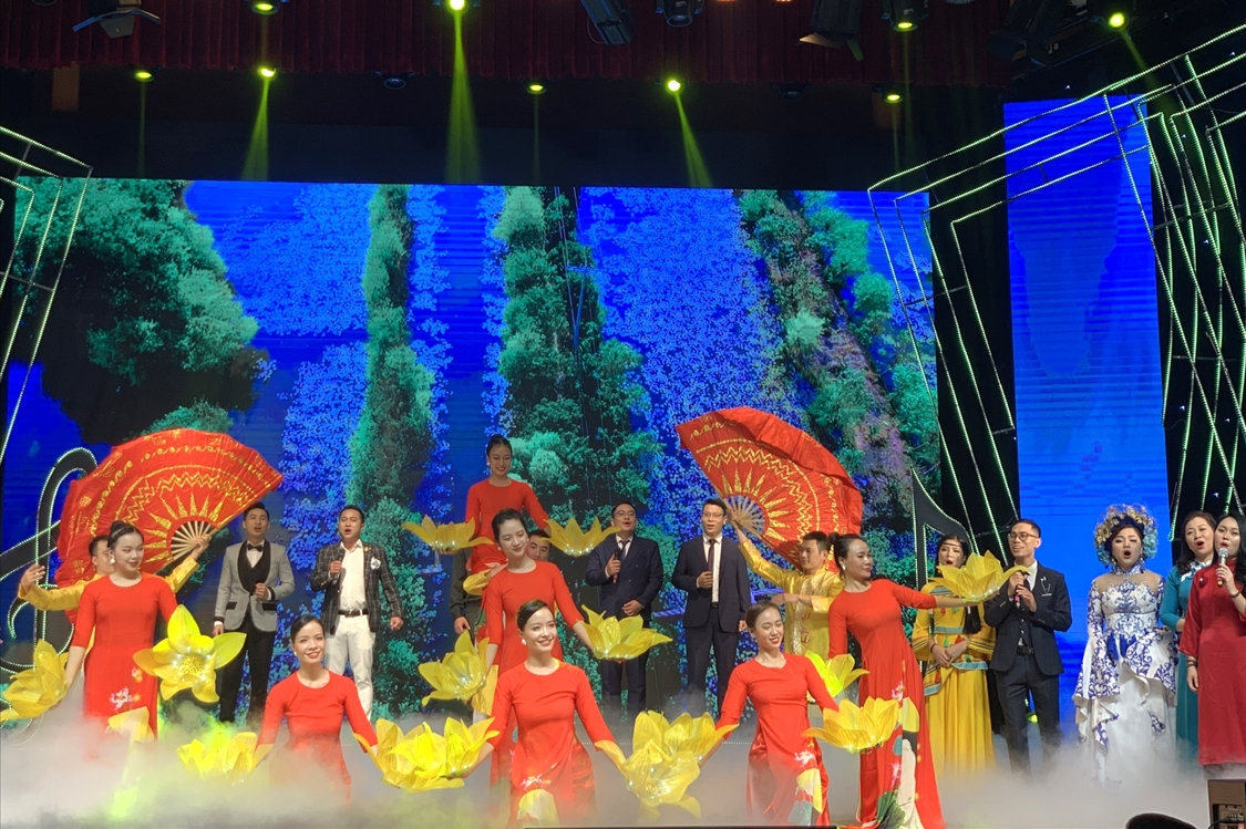 Các tiết mục dàn dựng công phu được biểu diễn tại Lễ trao giải