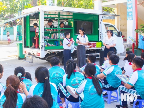 Mô hình xe thư viện lưu động phục vụ cho học sinh Trường TH Đô Vinh 2 (Tp. Phan Rang – Tháp Chàm)