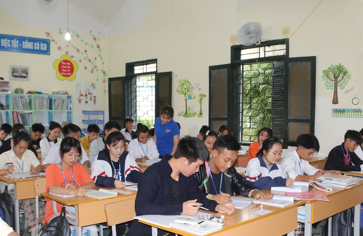 Đảng, Nhà nước luôn đặc biệt quan tâm, tạo cơ hội học tập cho học sinh DTTS
