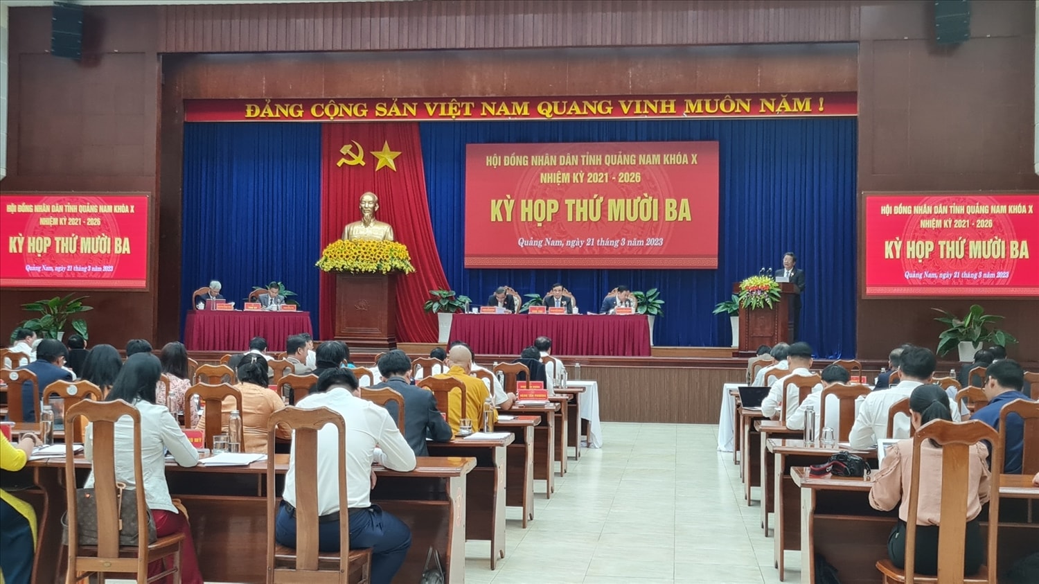 Xem xét ban hành Nghị quyết quy định nội dung và mức chi thực hiện nhiệm vụ đặc thù giảm nghèo về thông tin tại Kỳ họp thứ 13, HĐND tỉnh (khóa X). Ảnh: D.L