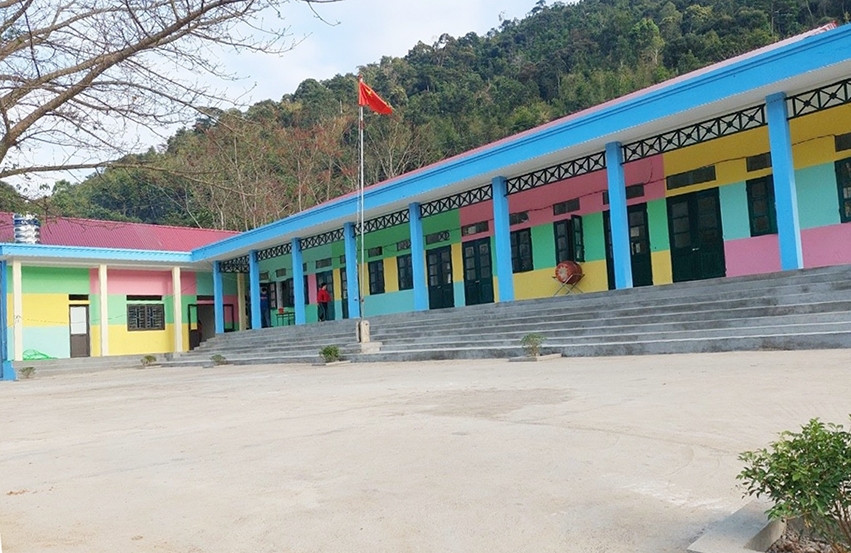 Những phòng học khang trang, kiên cố, chấm dứt tình trạng học chật chội, khó khăn của các em Những phòng học khang trang, kiên cố, chấm dứt tình trạng học chật chội, khó khăn của các em